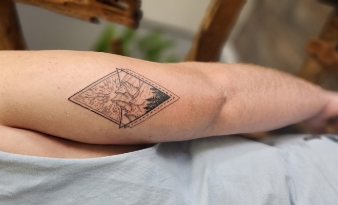 Tatouage nature paysage géométrique Montpellier, Frontignan, Fine Line Tattoo